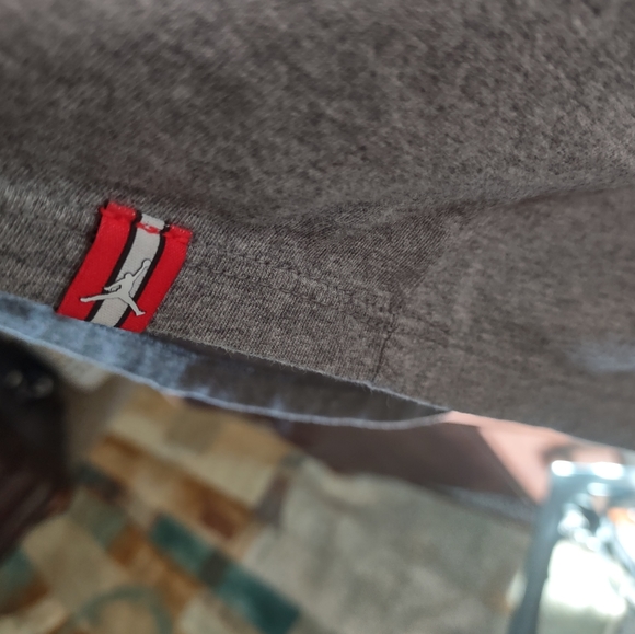 JORDAN QUARTER SLEEVE SHIRT,  VERY NICE,,. NO FLAWS,, CHAMPIONSHIP WINS ON  slv - Picture 5 of 6